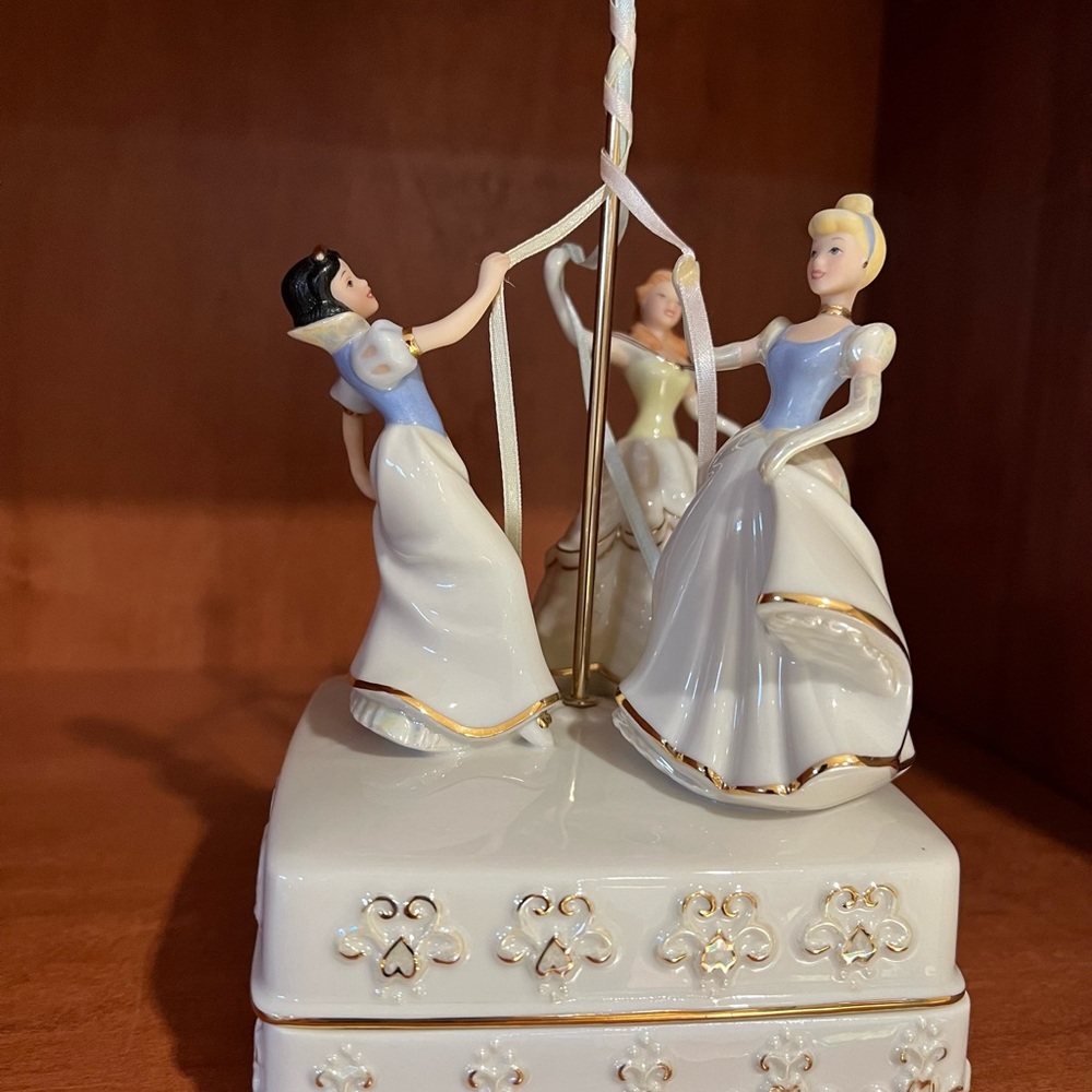 Lenox Disney Princess Dancing The Maypole Jewelry Trinket Box Belle Snow White
